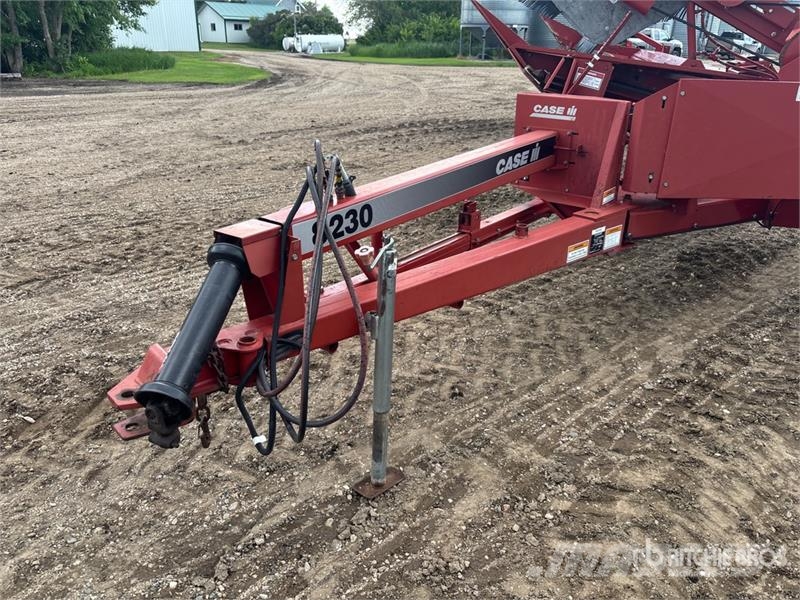 Case IH 8230 30 ft Pull Type Swather Windrower Falciandanatrici
