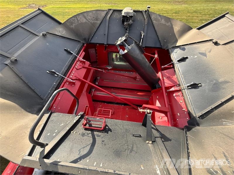 Case IH 8260 Combine Harvester Combine de secerat