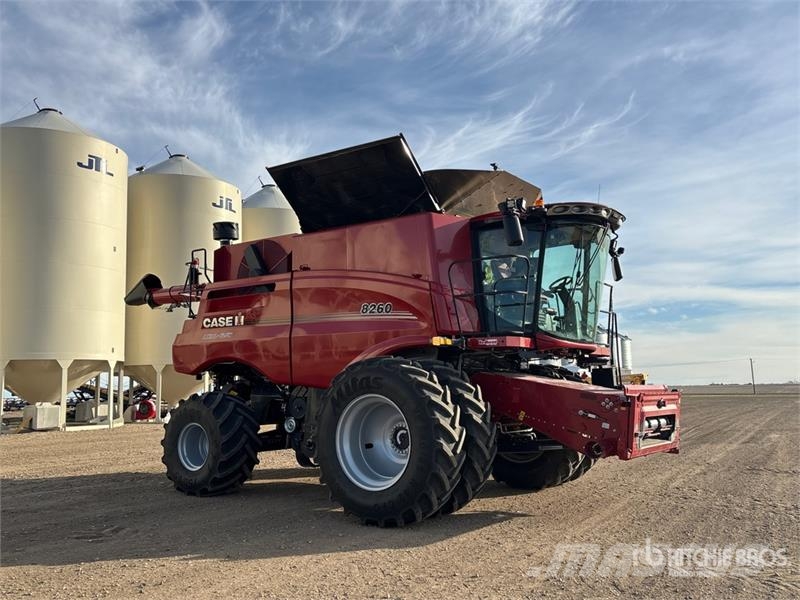 Case IH 8260 Combine Harvester Combine de secerat