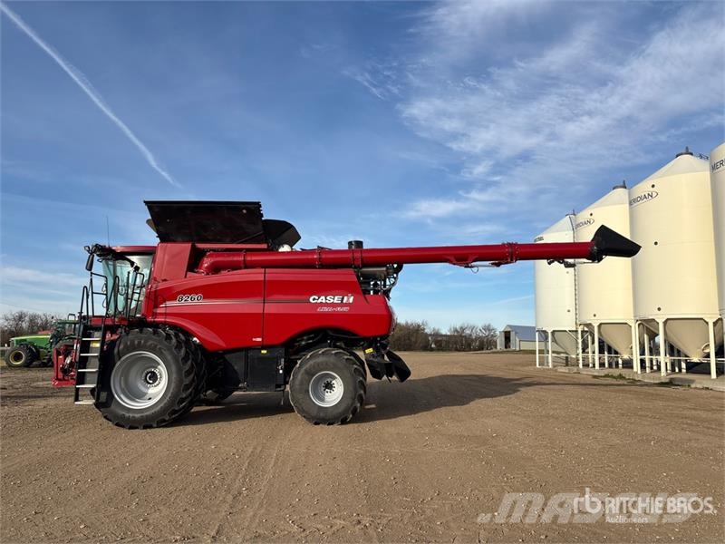 Case IH 8260 Combine Harvester Combine de secerat