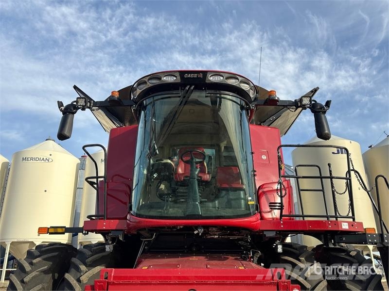 Case IH 8260 Combine Harvester Combine de secerat