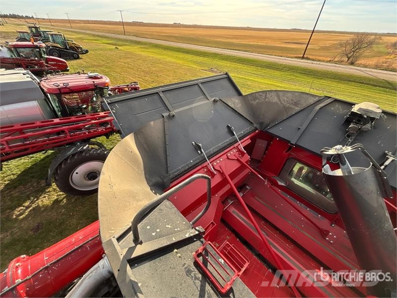 Case IH 8260 Combine Harvester Combine de secerat