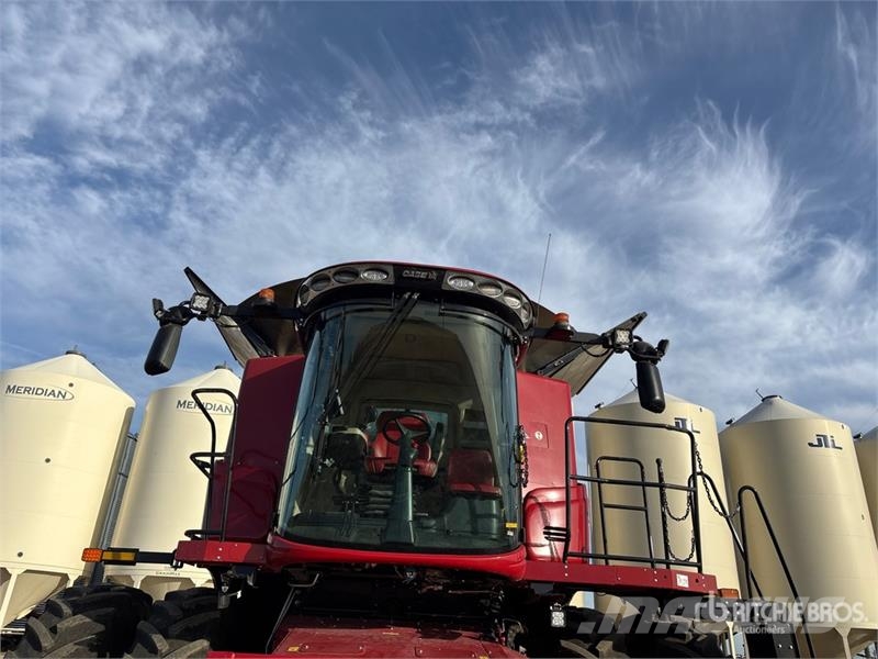 Case IH 8260 Combine Harvester Combine de secerat