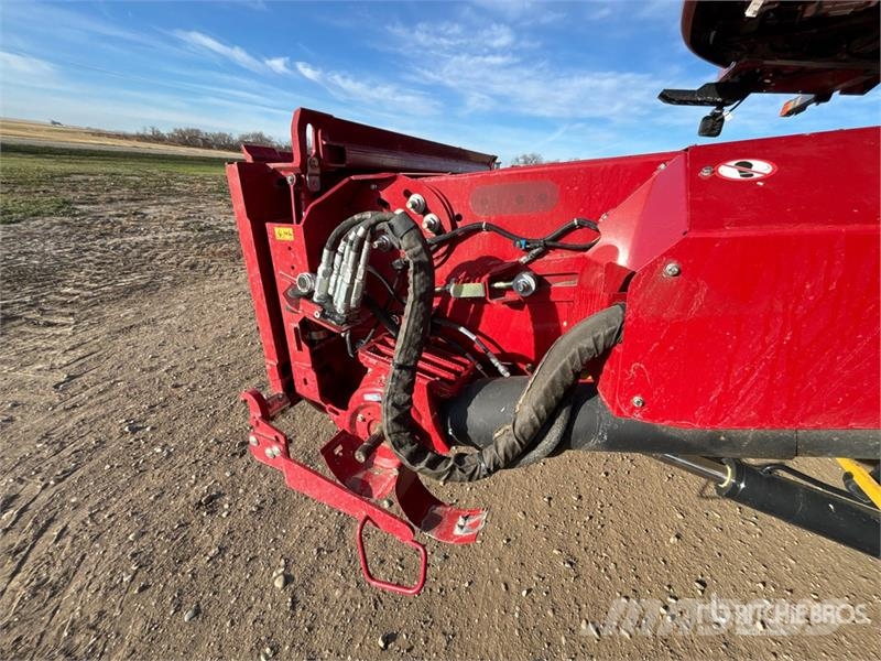 Case IH 8260 Combine Harvester Combine de secerat