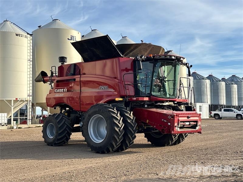 Case IH 8260 Combine Harvester Combine de secerat