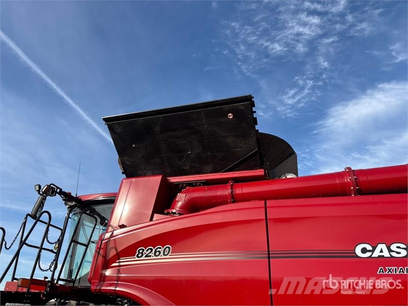 Case IH 8260 Combine Harvester Combine de secerat
