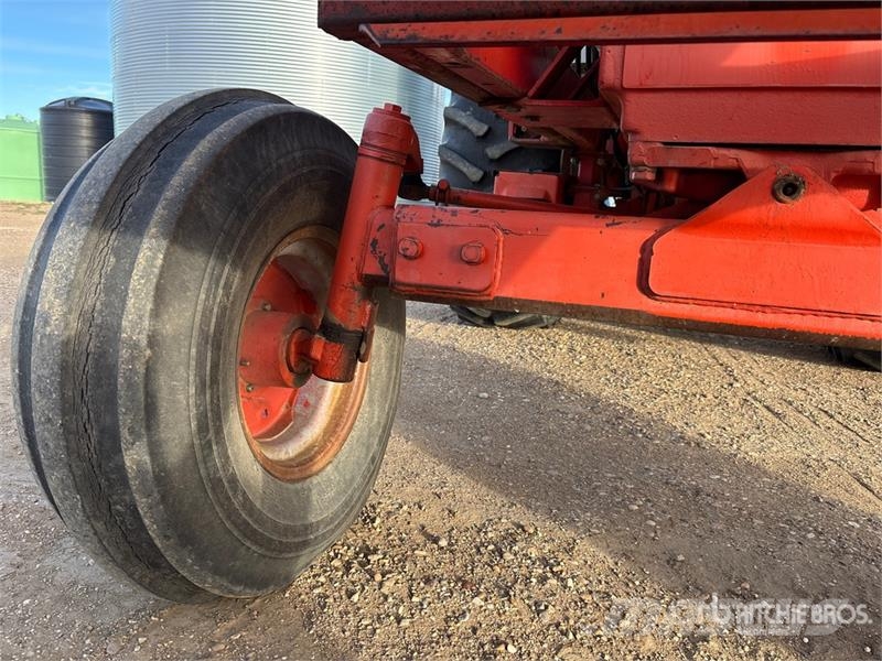 Case IH 970 2WD Tractor Трактори