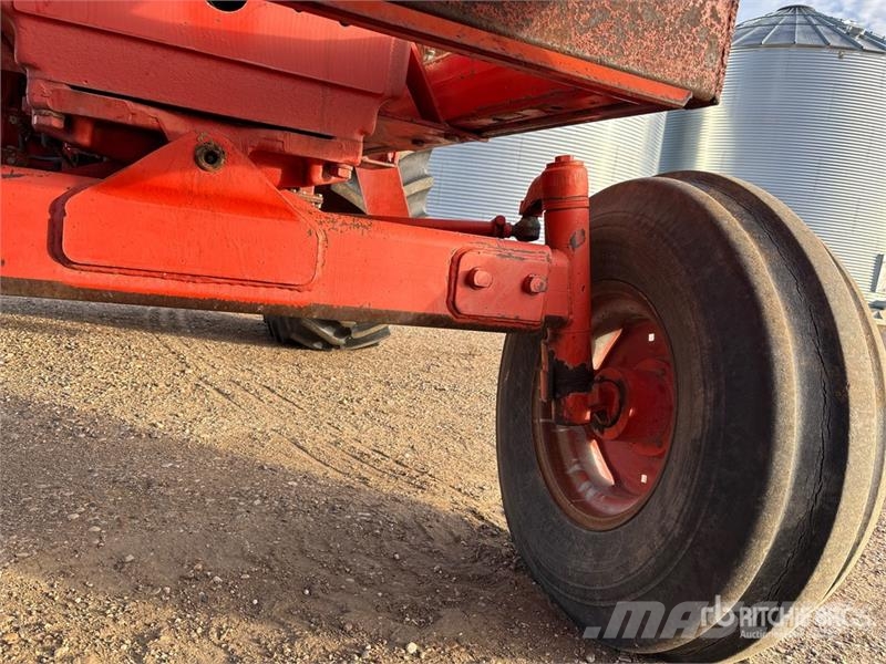 Case IH 970 2WD Tractor Трактори