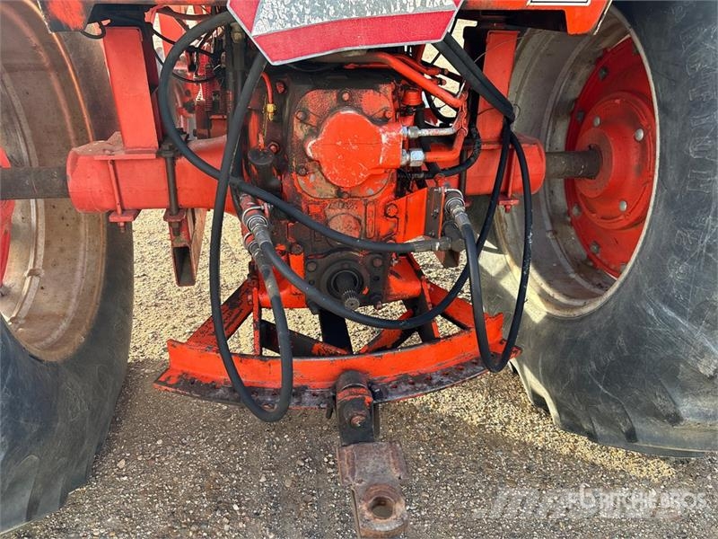 Case IH 970 2WD Tractor Трактори