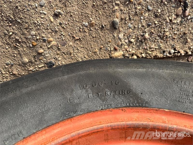 Case IH 970 2WD Tractor Трактори