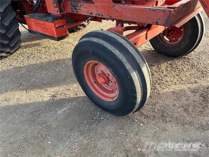 Case IH 970 2WD Tractor Трактори