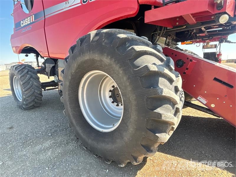 Case IH Axial-Flow 8120 Combine Harvester Mietitrebbiatrici