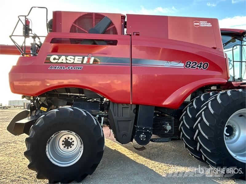 Case IH Axial-Flow 8240 Combine Harvester Combine harvesters