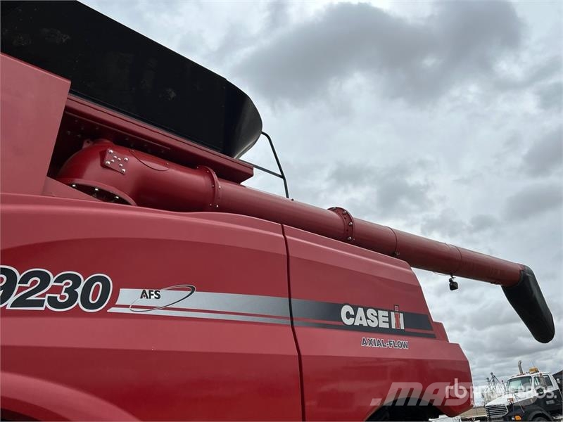 Case IH Axial-Flow 9230 Combine Harvester Kombinované zberacie stroje