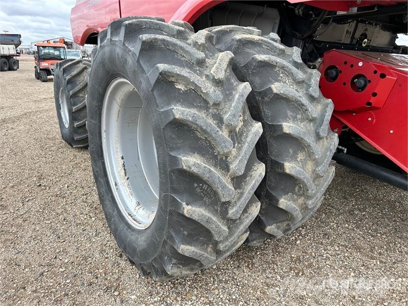 Case IH Axial-Flow 9230 Combine Harvester Kombinované zberacie stroje
