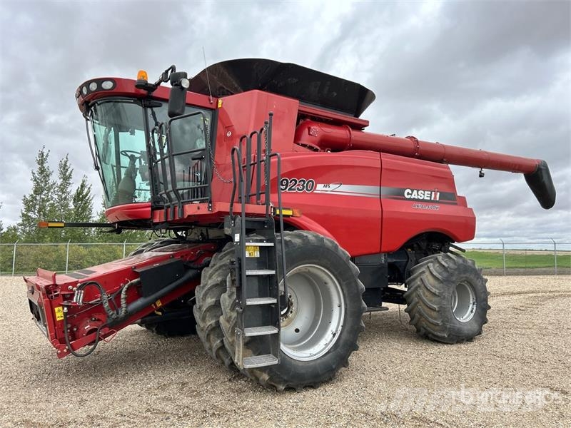 Case IH Axial-Flow 9230 Combine Harvester Kombinované zberacie stroje