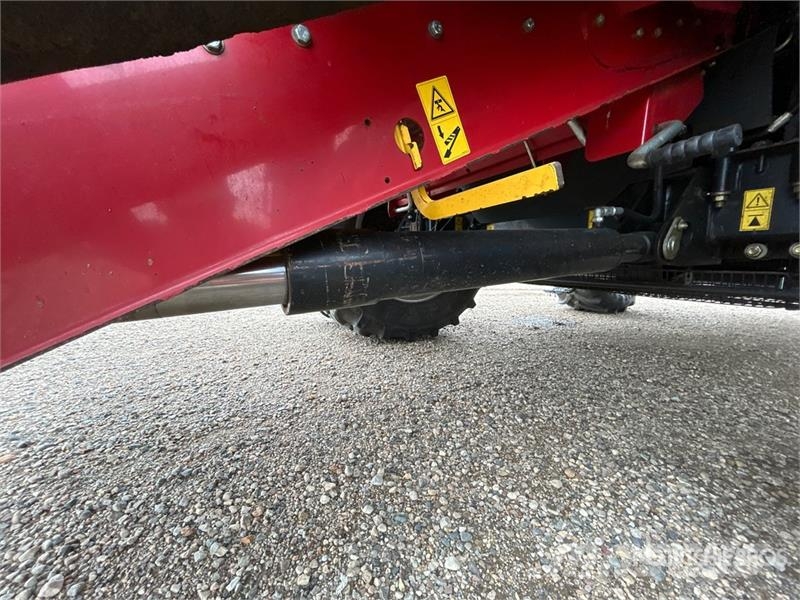 Case IH Axial-Flow 9230 Combine Harvester Kombinované zberacie stroje