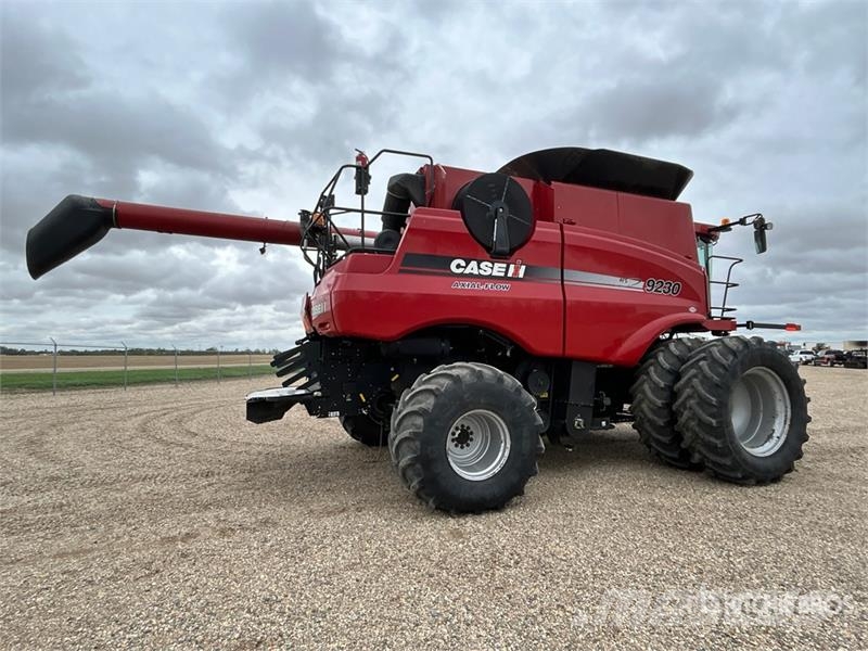 Case IH Axial-Flow 9230 Combine Harvester Kombinované zberacie stroje