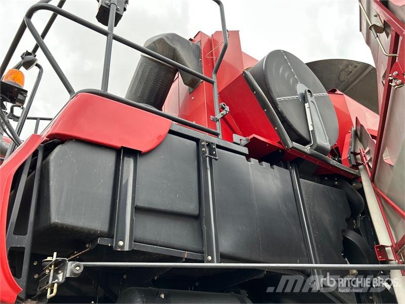 Case IH Axial-Flow 9230 Combine Harvester Kombinované zberacie stroje