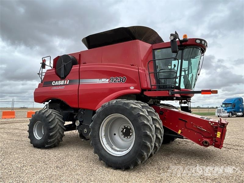 Case IH Axial-Flow 9230 Combine Harvester Kombinované zberacie stroje