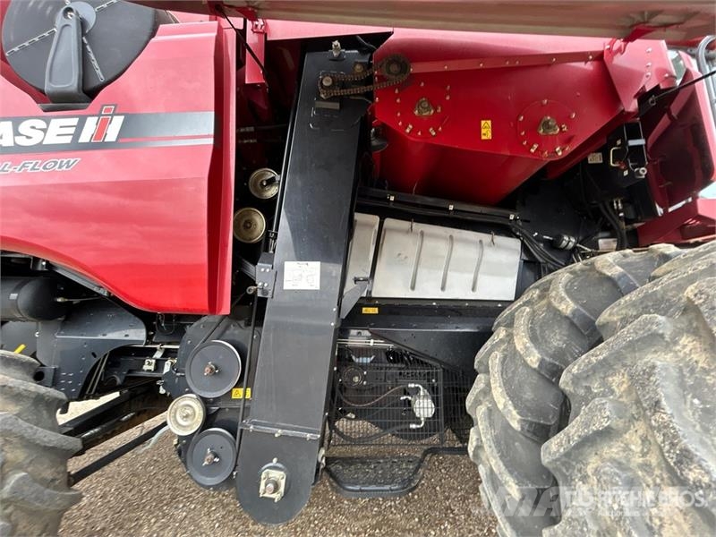 Case IH Axial-Flow 9230 Combine Harvester Kombinované zberacie stroje