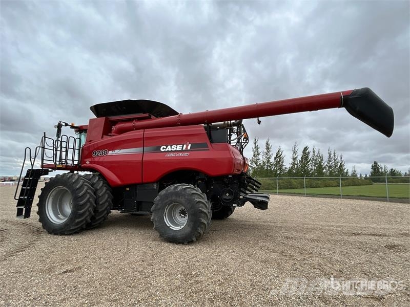 Case IH Axial-Flow 9230 Combine Harvester Kombinované zberacie stroje