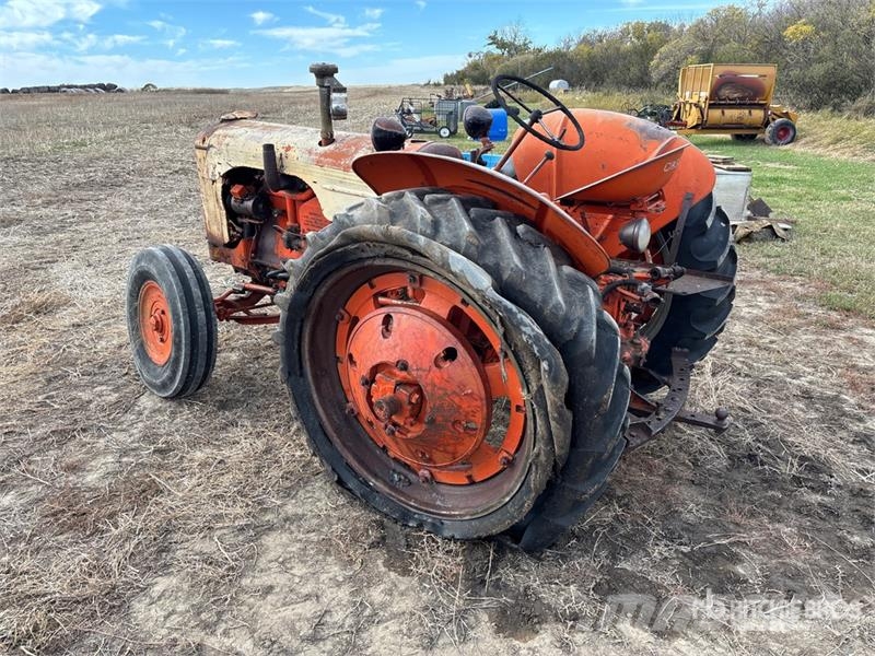 Case IH C4 2WD Antique Tractor (Inoperable) Traktorok