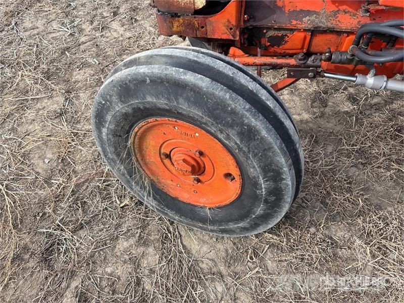 Case IH C4 2WD Antique Tractor (Inoperable) Traktorok