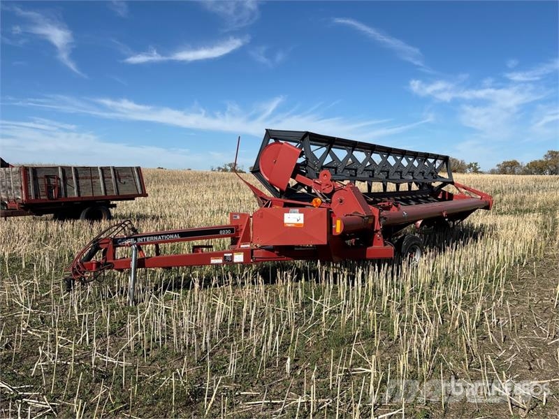 Case IH International 8230 30 ft Pull Type Swather Windrow Segadoras hileradoras