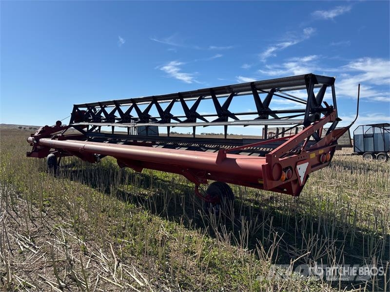 Case IH International 8230 30 ft Pull Type Swather Windrow Рядкові жатки