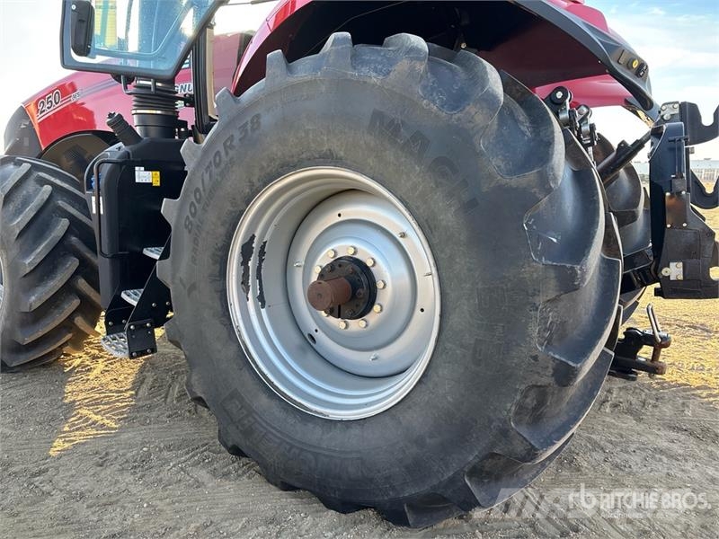 Case IH Magnum 250 4WD Tractor الجرارات