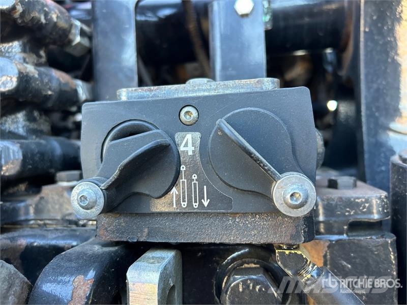 Case IH Magnum 340 4WD Tractor الجرارات