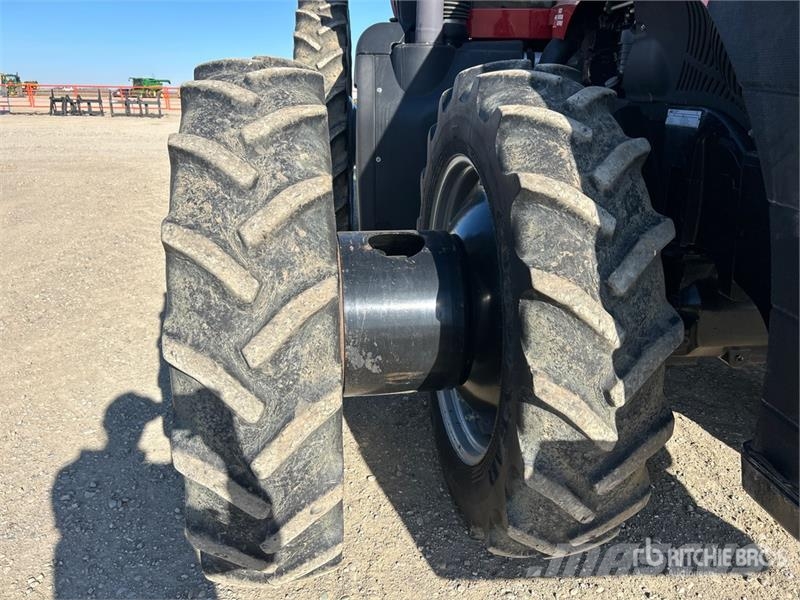 Case IH Magnum 340 4WD Tractor الجرارات