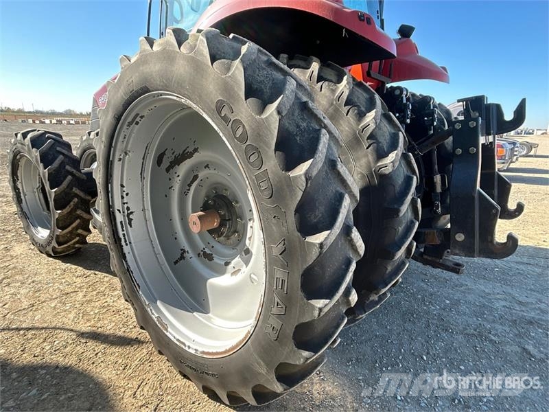 Case IH Magnum 340 4WD Tractor الجرارات