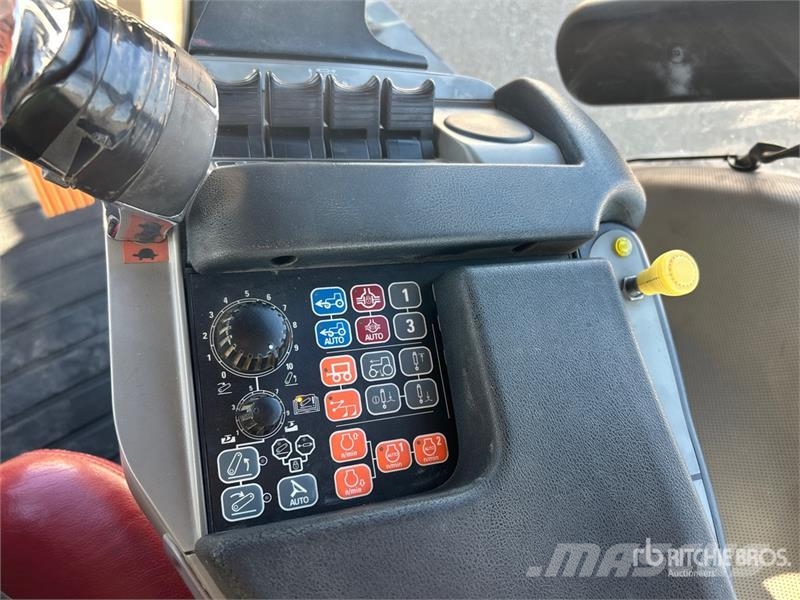 Case IH Magnum 340 4WD Tractor الجرارات