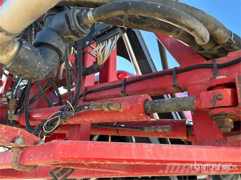 Case IH Patriot 3330 100 ft 4x4 High Clearance Self-Propel رشاشات ذاتية الحركة