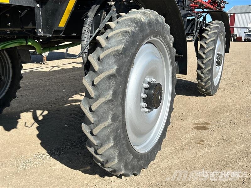 Case IH Patriot 3330 100 ft 4x4 High Clearance Self-Propel رشاشات ذاتية الحركة