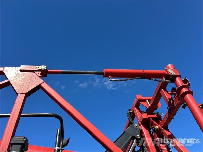 Case IH Patriot 3330 100 ft 4x4 High Clearance Self-Propel رشاشات ذاتية الحركة