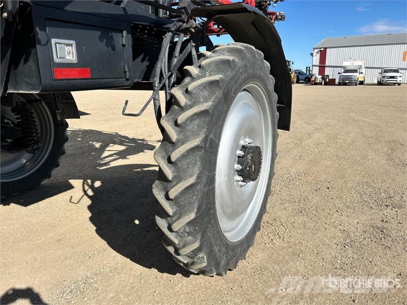 Case IH Patriot 3330 100 ft 4x4 High Clearance Self-Propel رشاشات ذاتية الحركة