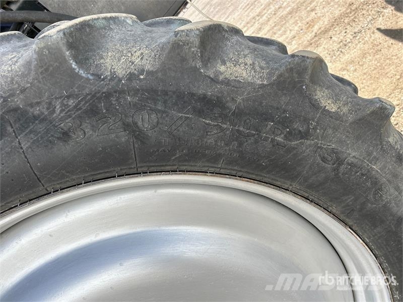 Case IH Patriot 3330 100 ft 4x4 High Clearance Self-Propel رشاشات ذاتية الحركة