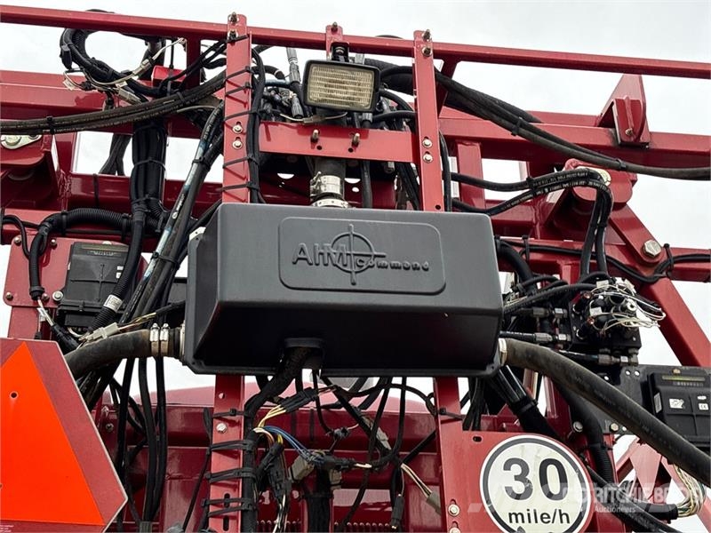 Case IH Patriot 3330 100 ft 4x4 High Clearance Self-Propel Itsekulkevat ruiskut