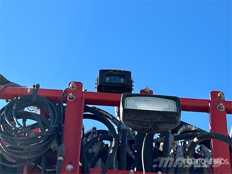 Case IH Patriot 3330 100 ft 4x4 High Clearance Self-Propel رشاشات ذاتية الحركة