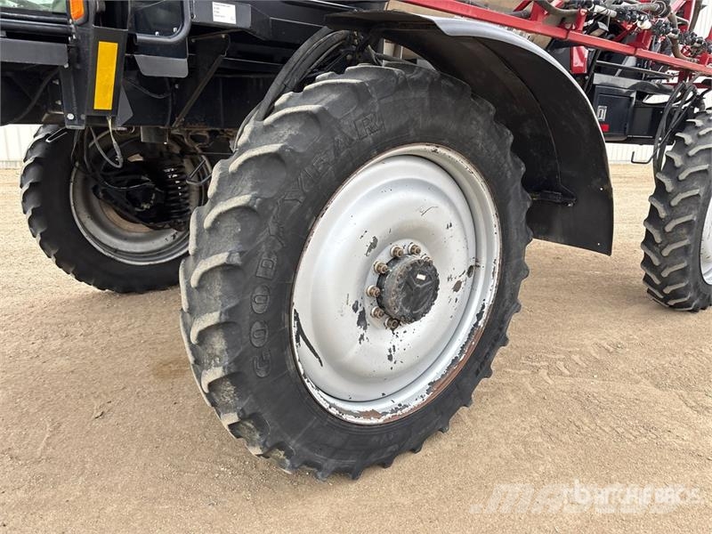 Case IH Patriot 3330 100 ft 4x4 High Clearance Self-Propel Itsekulkevat ruiskut