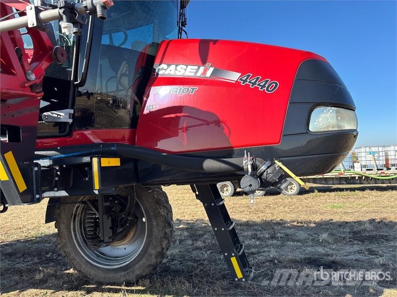 Case IH Patriot 4440 120 ft 4x4 High Clearance Self-Propel Pašgājēji smidzinātāji