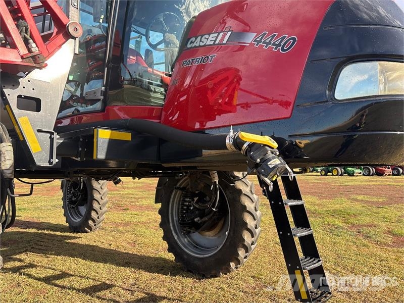 Case IH Patriot 4440 120 ft 4x4 High Clearance Self-Propel Samohodne škropilnice