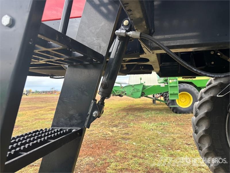 Case IH Patriot 4440 120 ft 4x4 High Clearance Self-Propel Samohodne škropilnice