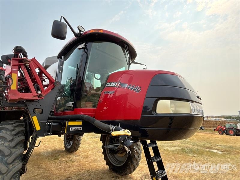 Case IH Patroit 4440 120 ft 4x4 High Clearance Self-Propel رشاشات ذاتية الحركة