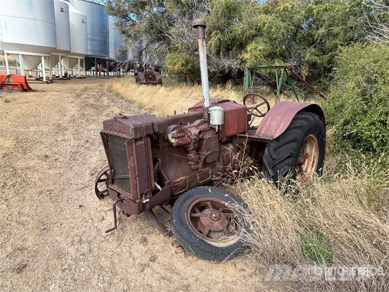 Case IH Size L 2WD Antique Tractor Traktoriai