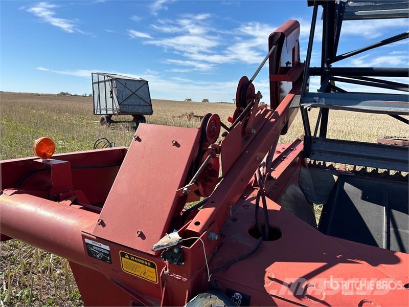 CASE International 8230 30 ft Pull Type Swather Windrow Αναμοχλευτήρες