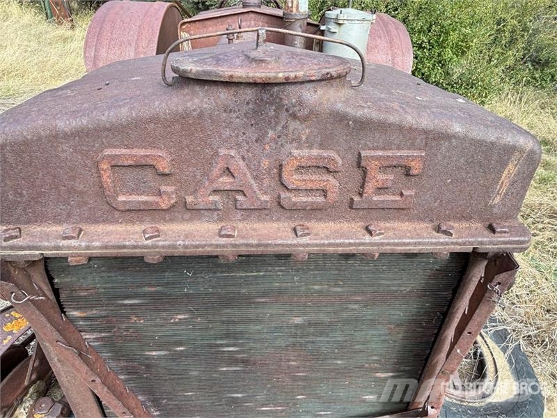 CASE Size L 2WD Antique Tractor الجرارات